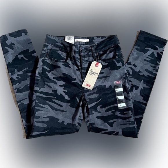 Levi’s 721 high rise skinny ankle camo pants - Picture 7 of 13